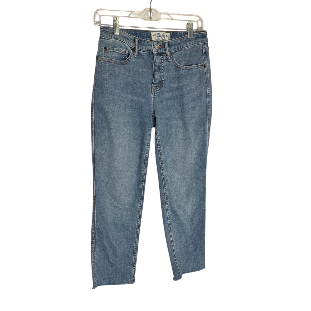 We The‎ Free Jeans Size 26 Short Cropped Raw Hem Jeans Medium Wash 💙